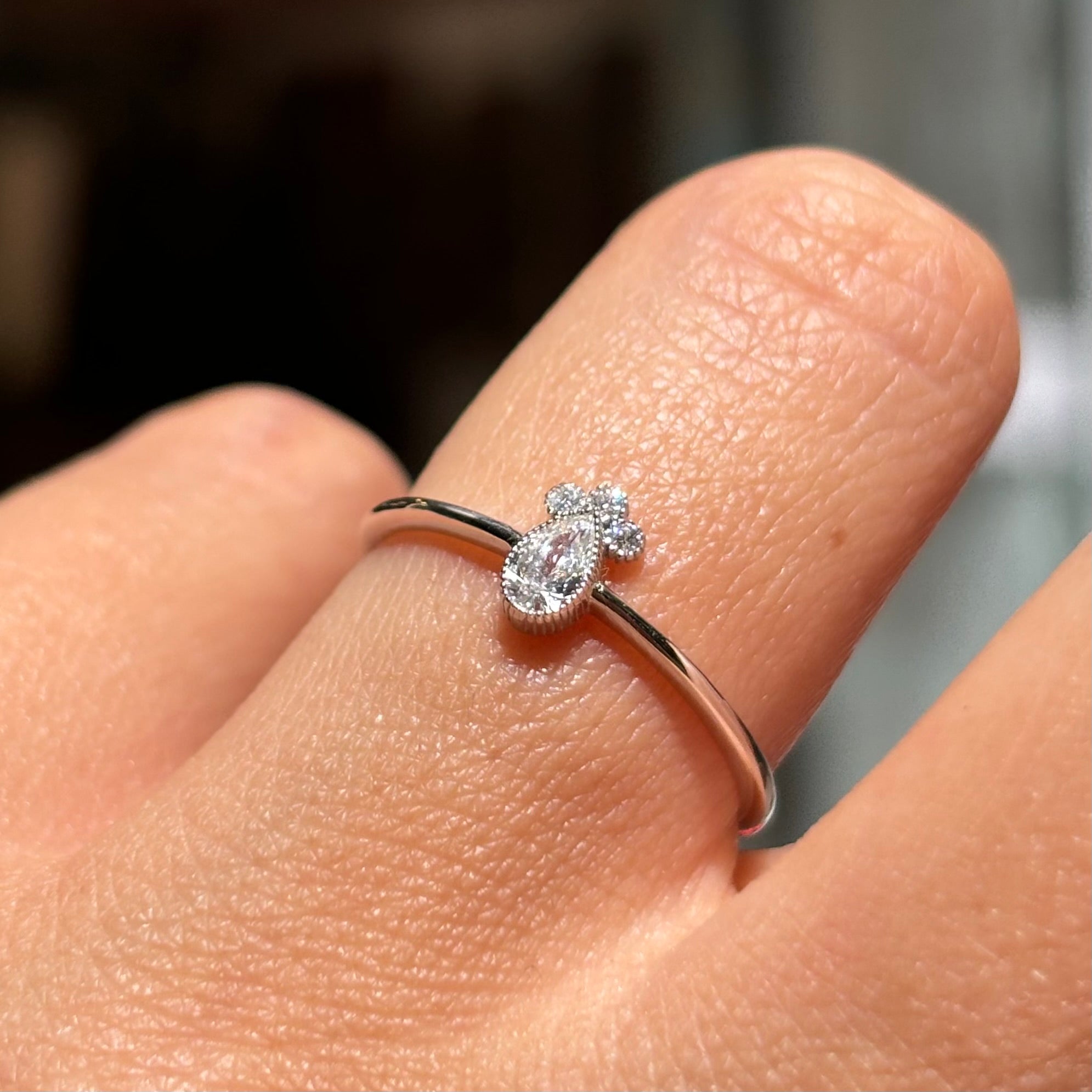 Красив диамантен годежен пръстен, част от нашите нови модели златни пръстени с разалични шлифовки на диаманта